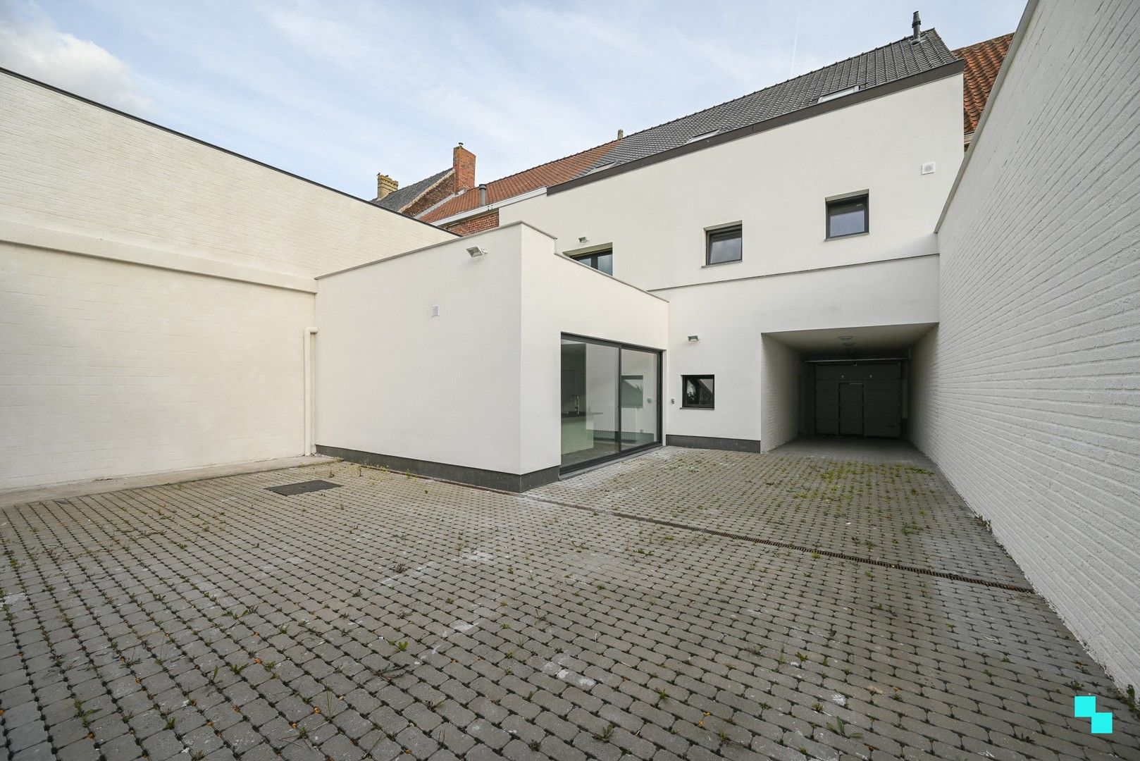Compleet vernieuwde duplex met 4 slaapkamers en zonneterras in hartje Wevelgem foto 17