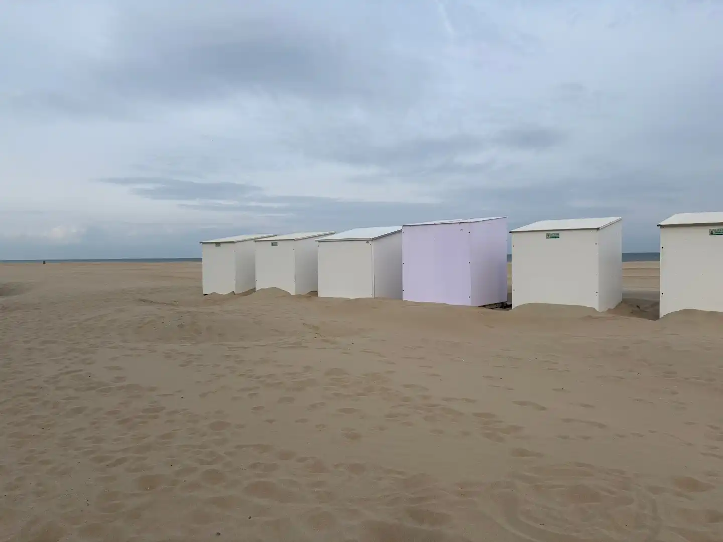 Gelijkvloers appartement te koop op de zeedijk van Koksijde foto 4