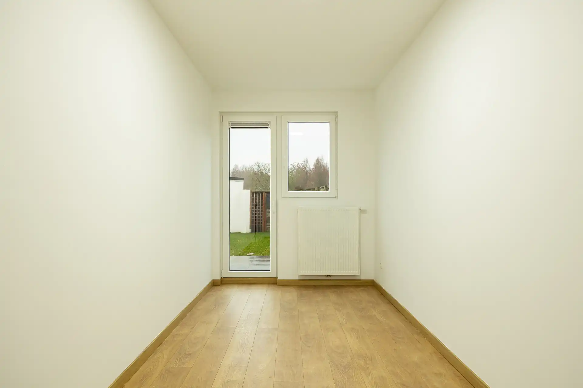 Gerenoveerd glvl met 2 slaapkamers, terras en tuin foto 9