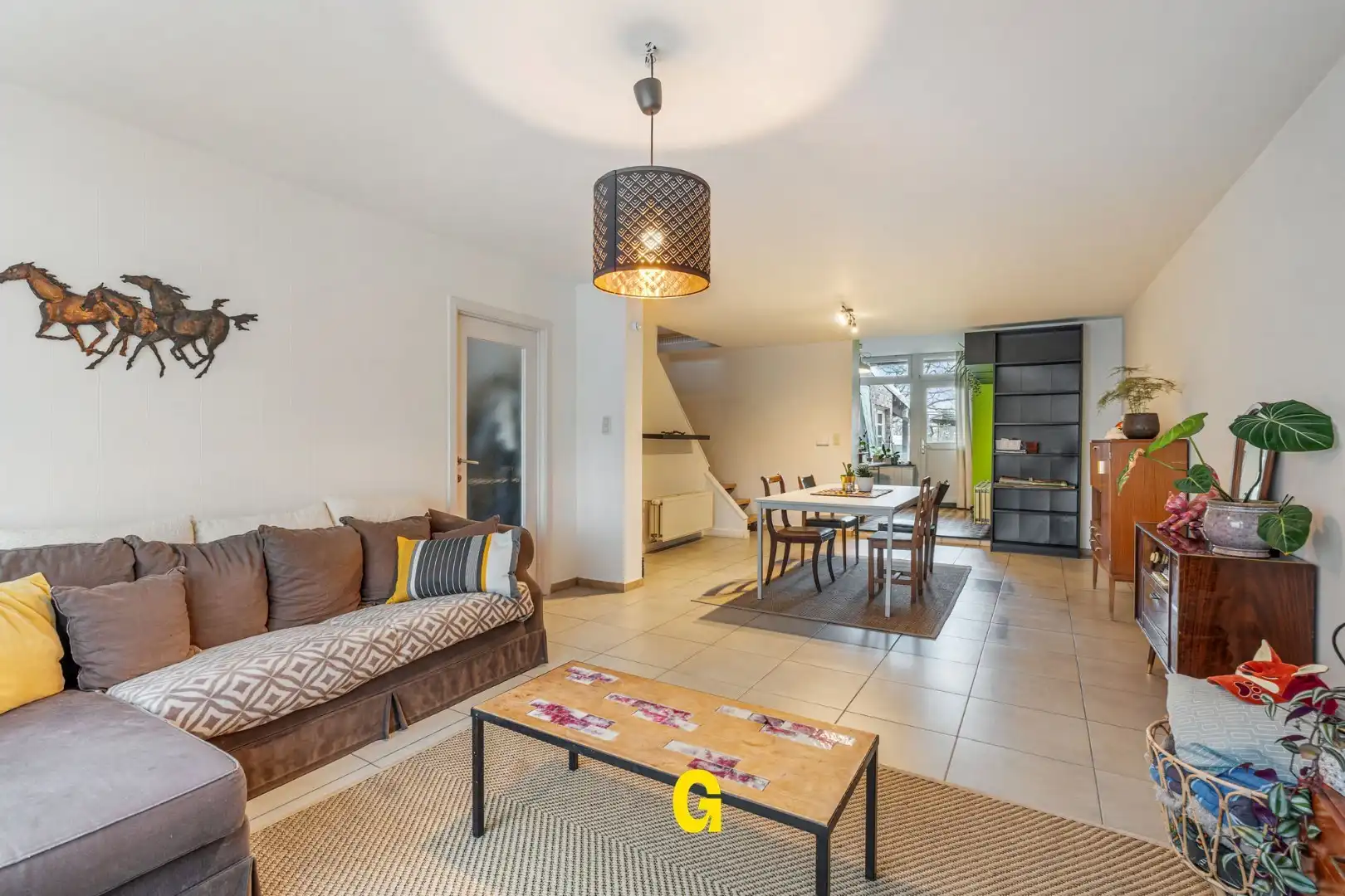 Leuke rijwoning met karakter, 3 slaapkamers, uitbreidingsmogelijkheden op zolder en gezellig tuintje met carport bereikbaar langs achter. foto 6