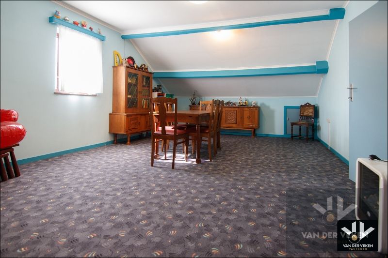 INSTAPKLAAR GEHEEL VAN MAAR LIEFST 370m² OP RUSTIGE LOCATIE foto 24