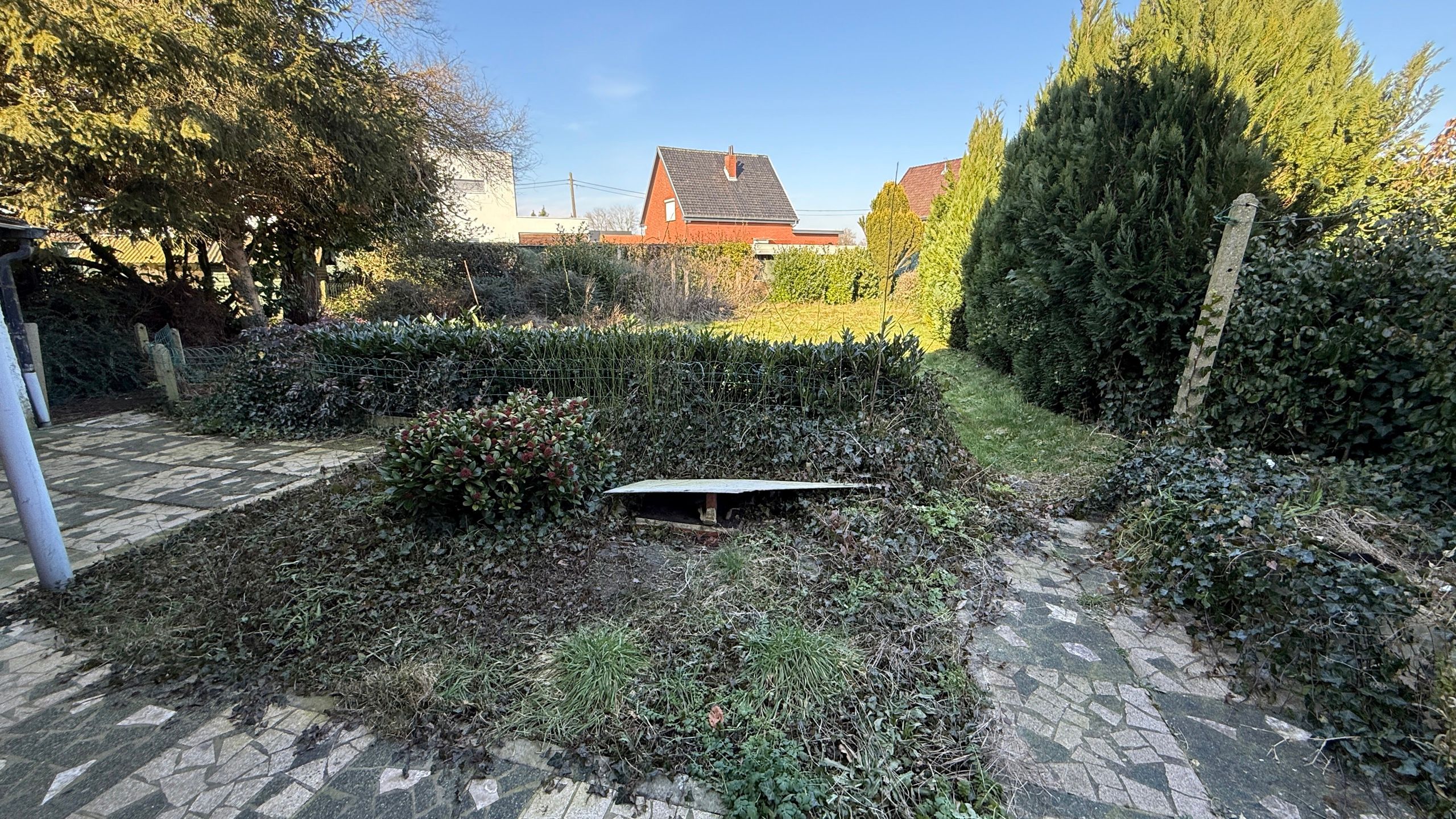 Te renoveren woning met veel potentieel foto 15