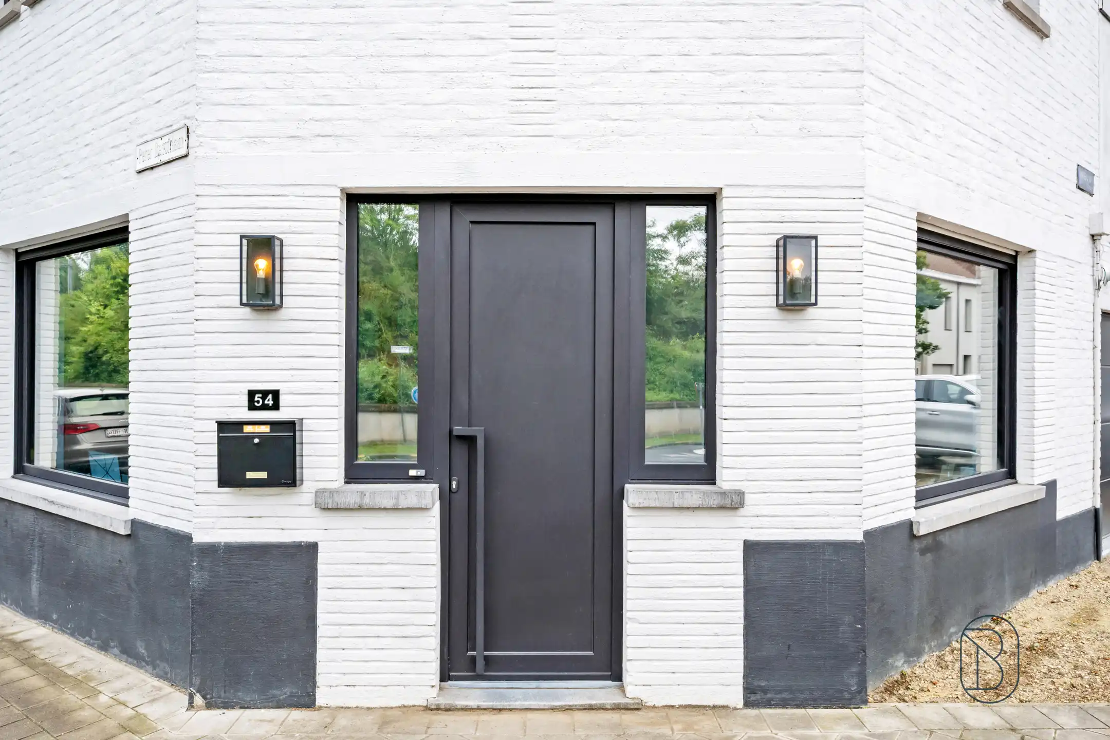 Instapklare woning met 3SLK, zonnige buitenruimtes en garage foto 3