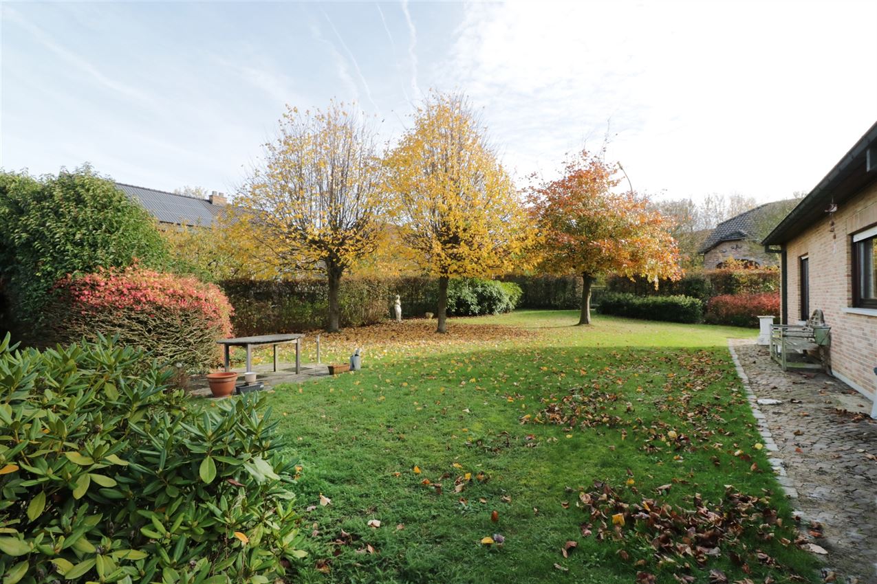 met prachtige tuin, nabij centrum foto 3