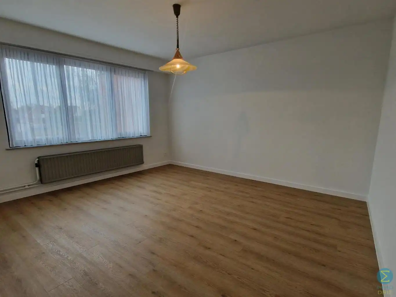 Woning met 3 slaapkamers en inpandige garage op 328m² foto 14