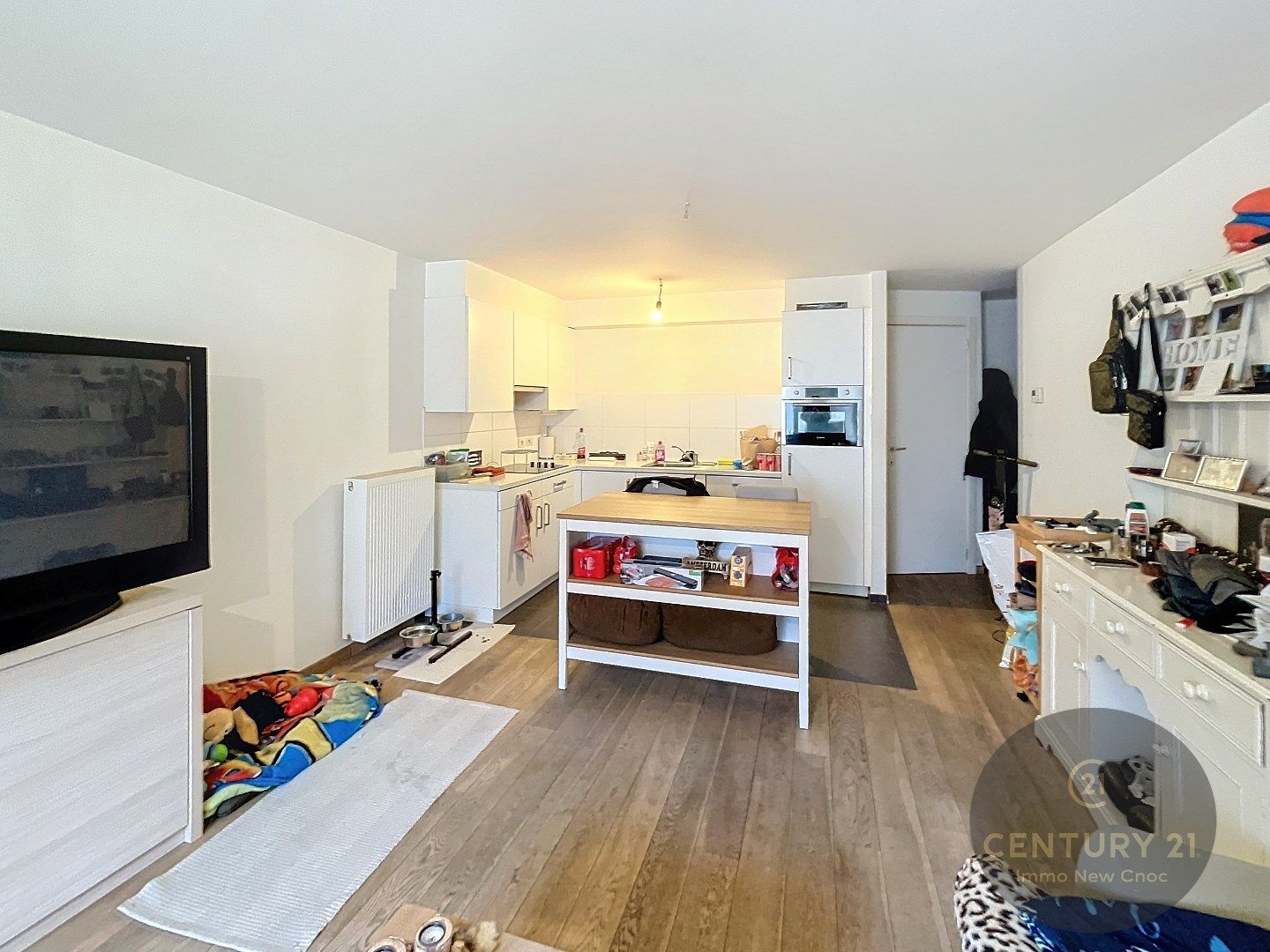 2 slaapkamer appartement met koer en garagestaanplaats foto 2