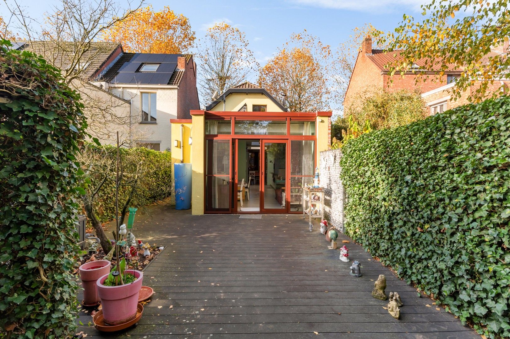 Halfopen woning van met 2 slp, een zonnige tuin in een rustige woonwijk. foto 14