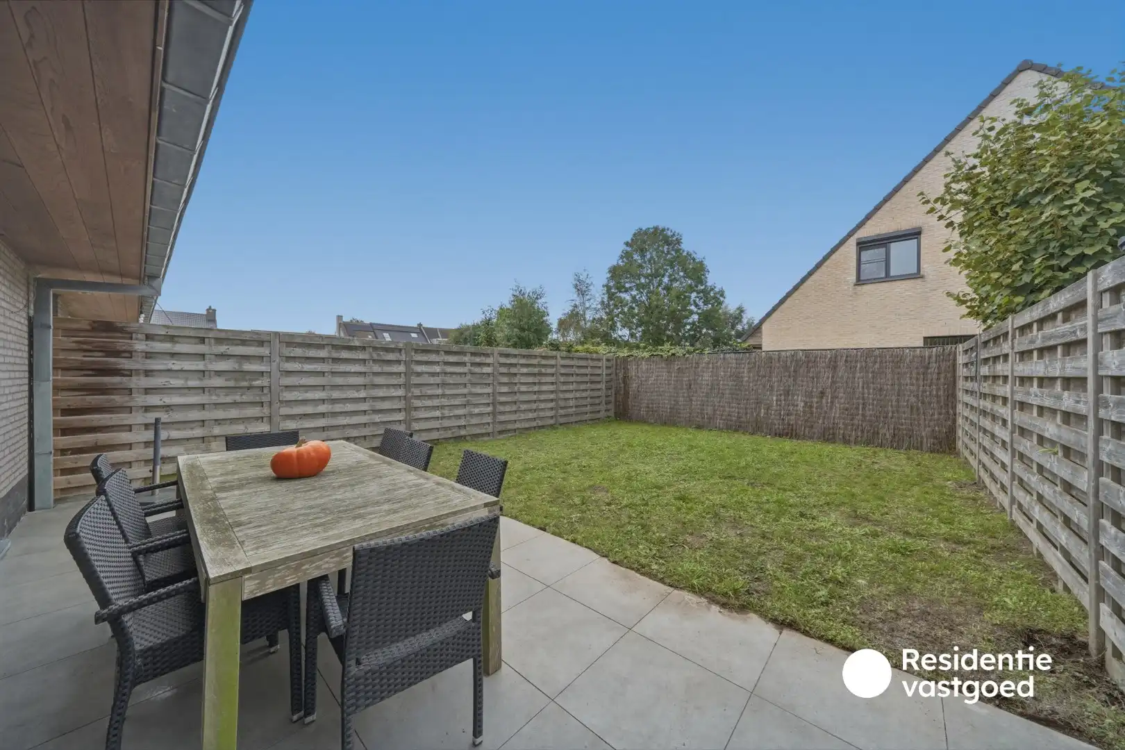 Recente en instapklare woning met 3 slaapkamers, garage en tuin te Zandvoorde! foto 12