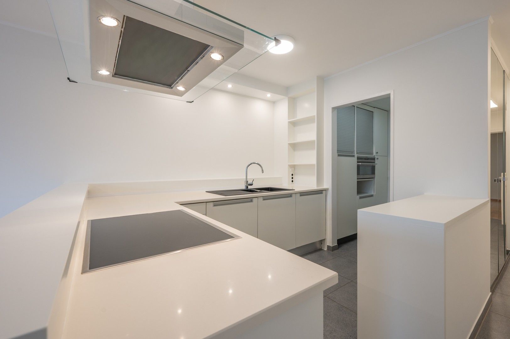 Hedendaags en lichtrijk appartement, centraal gelegen in Knokke. foto 9