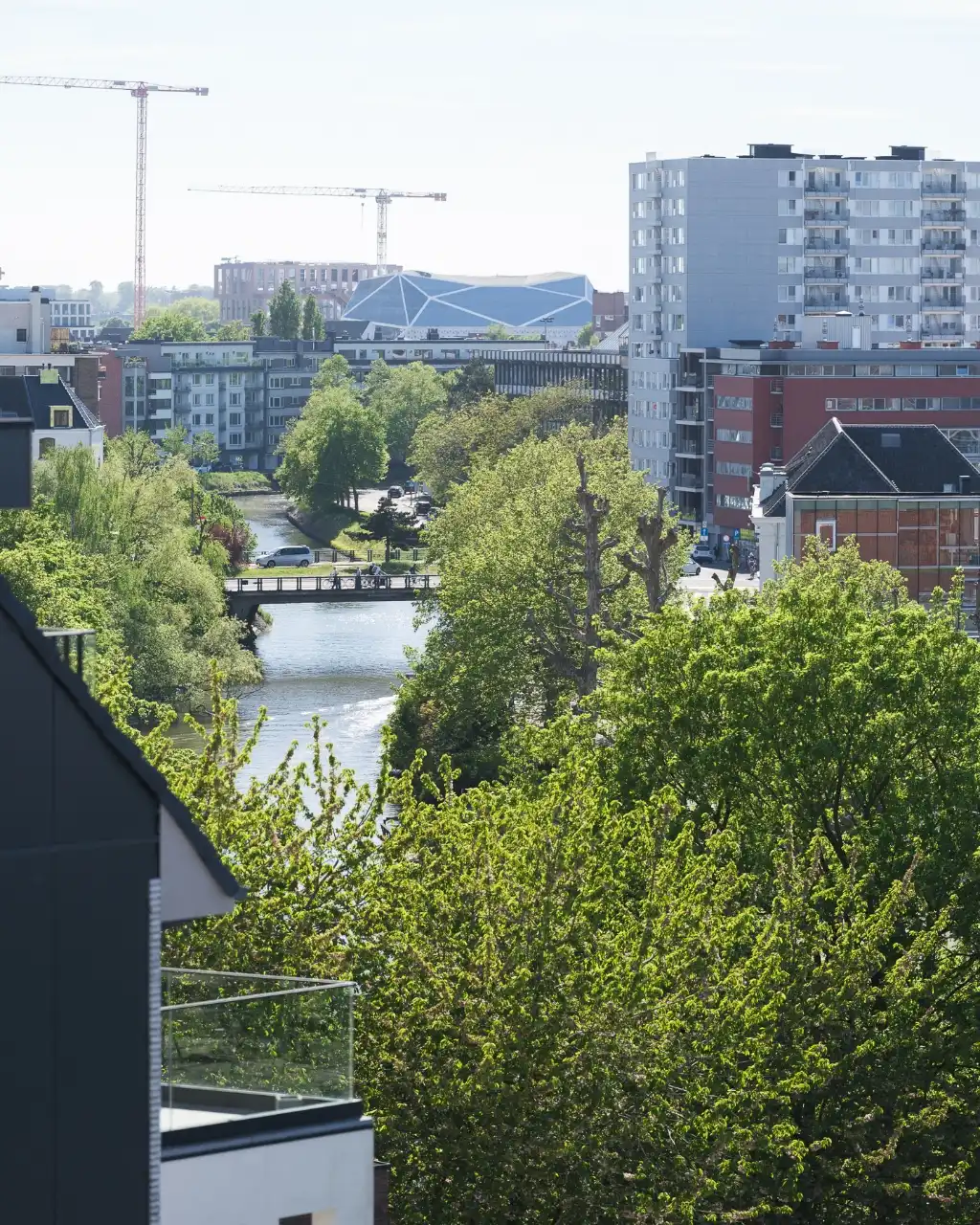 Centrum Gent – lichtrijk gerenoveerd twee slaapkamerappartement met terras en zicht over de Bijloke en de Leie. foto 17