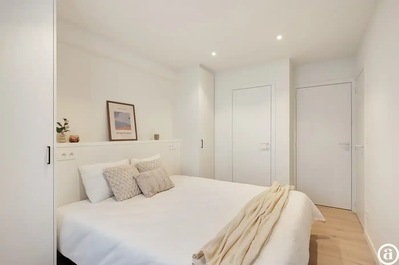 Lichtrijk hoekappartement met zijdelings zeezicht, centrum   foto 20