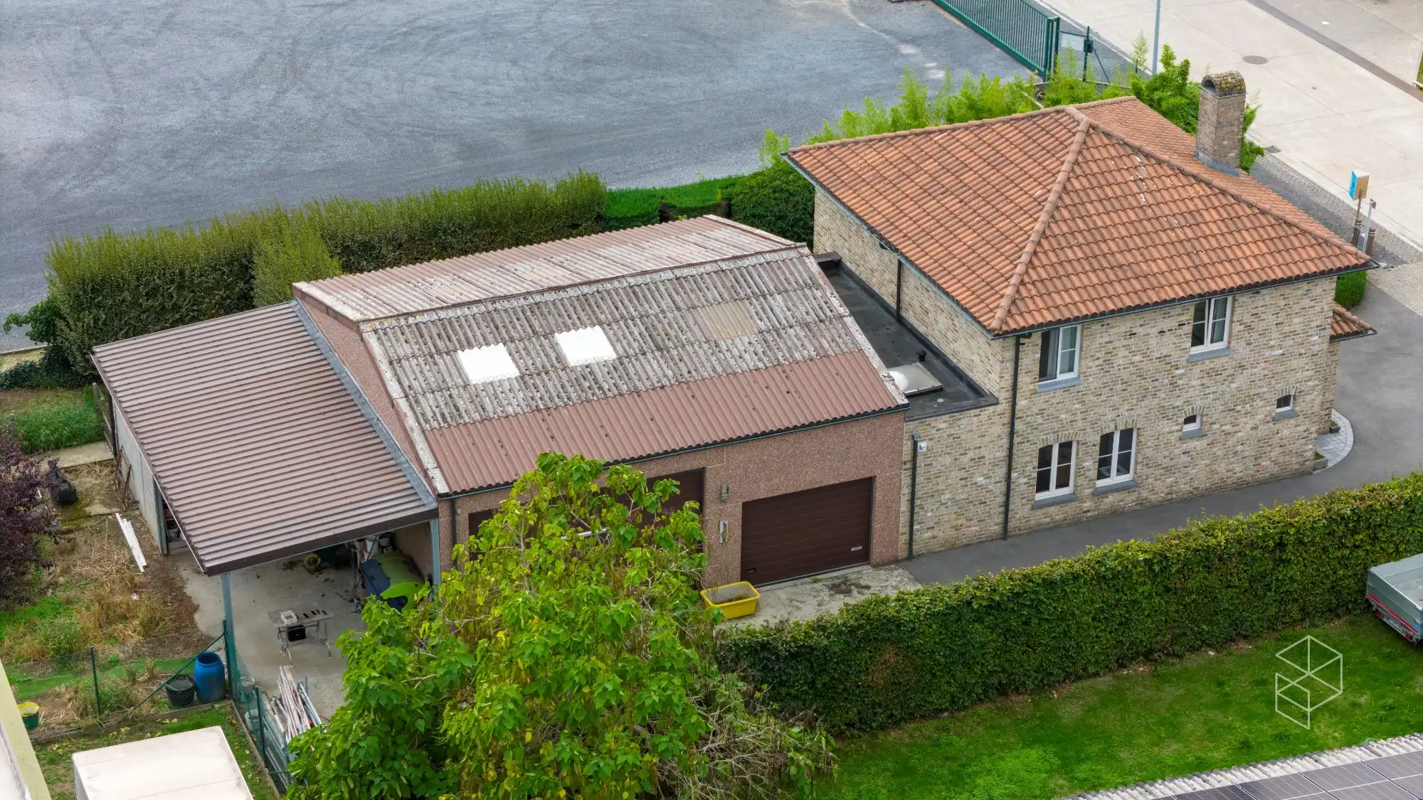 Wonen en ondernemen op één locatie: woning met loods in Ruiselede foto 2