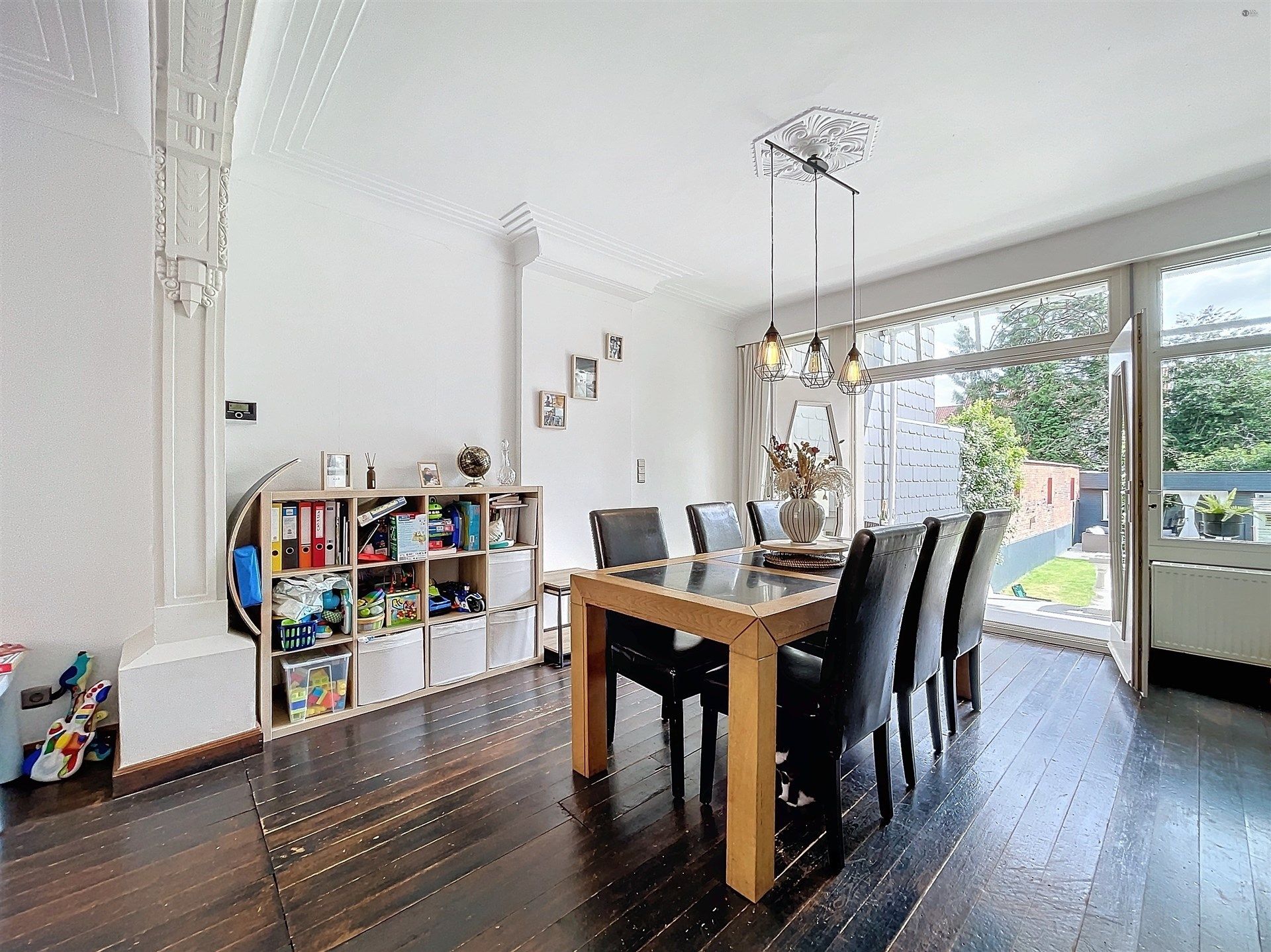 Prachtig herenhuis met 5 slaapkamers en zuid gerichte tuin in Sint-Niklaas. foto 4