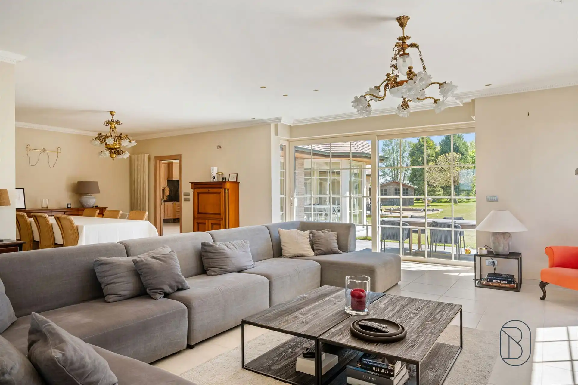 Perfect onderhouden grote villa op 3000m2. foto 14