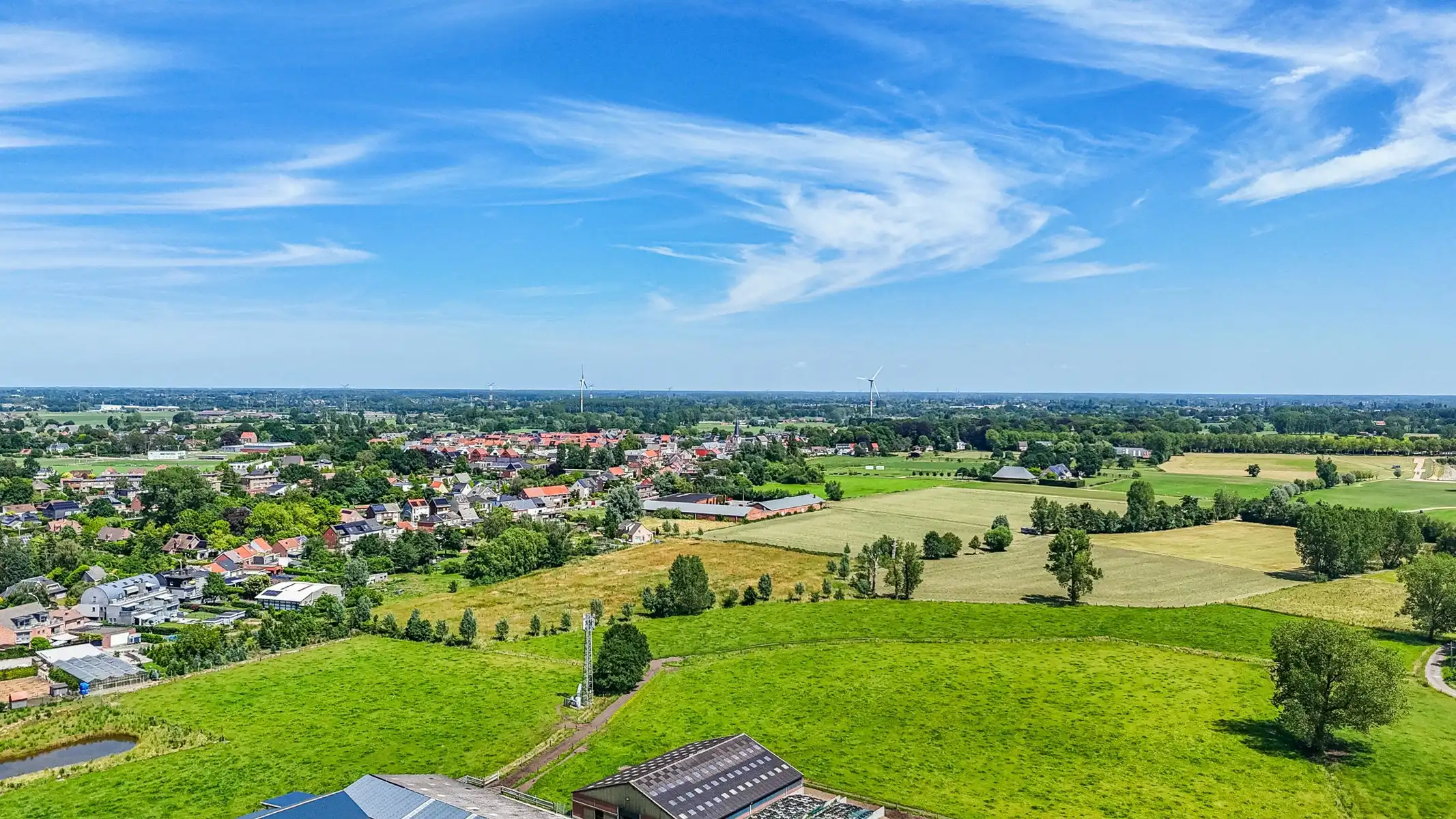 Statige woning met vrij uitzicht & vergund bijgebouw foto 7