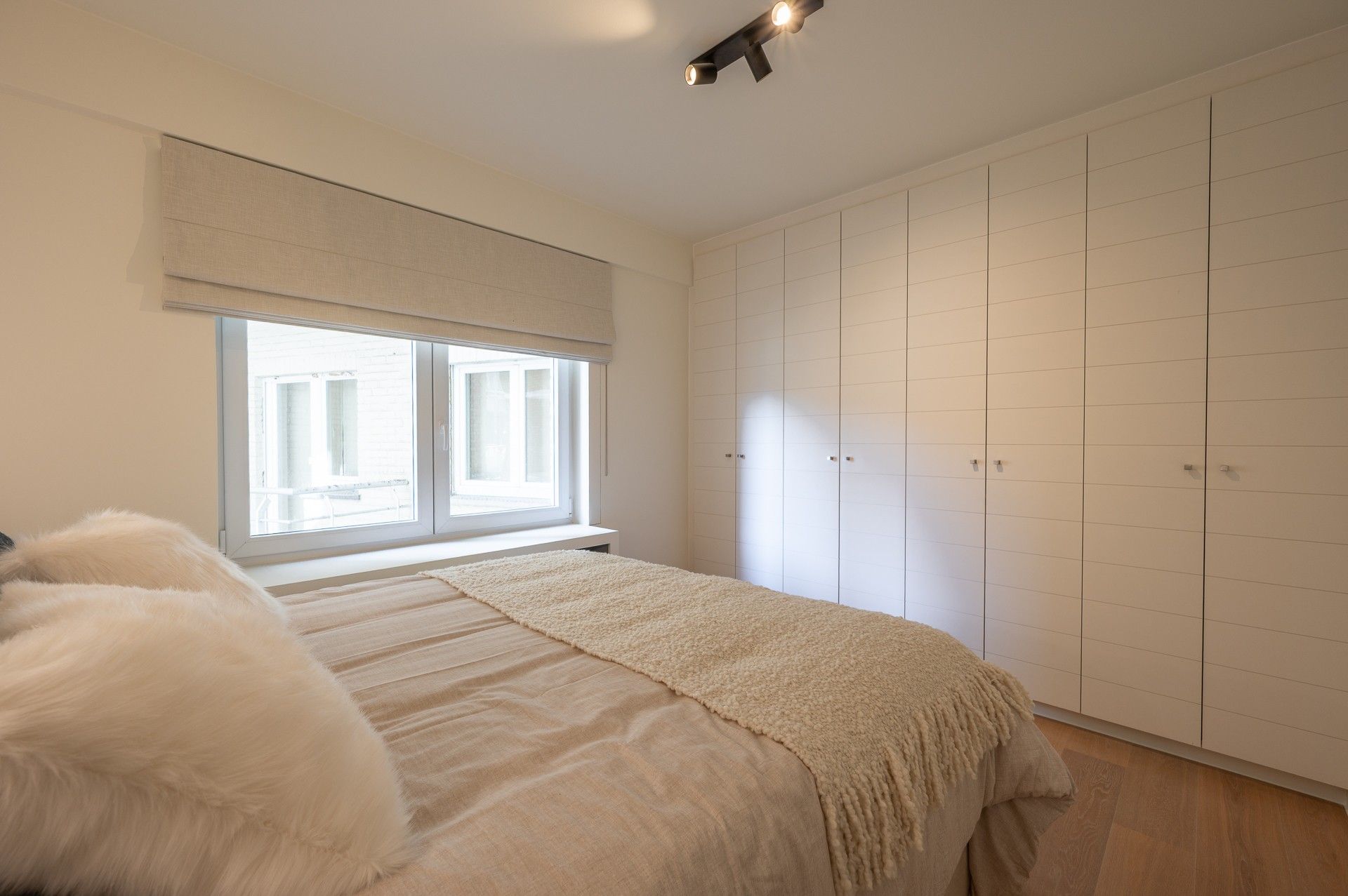 Stijlvol gerenoveerd appartement op topligging in Knokke foto 14