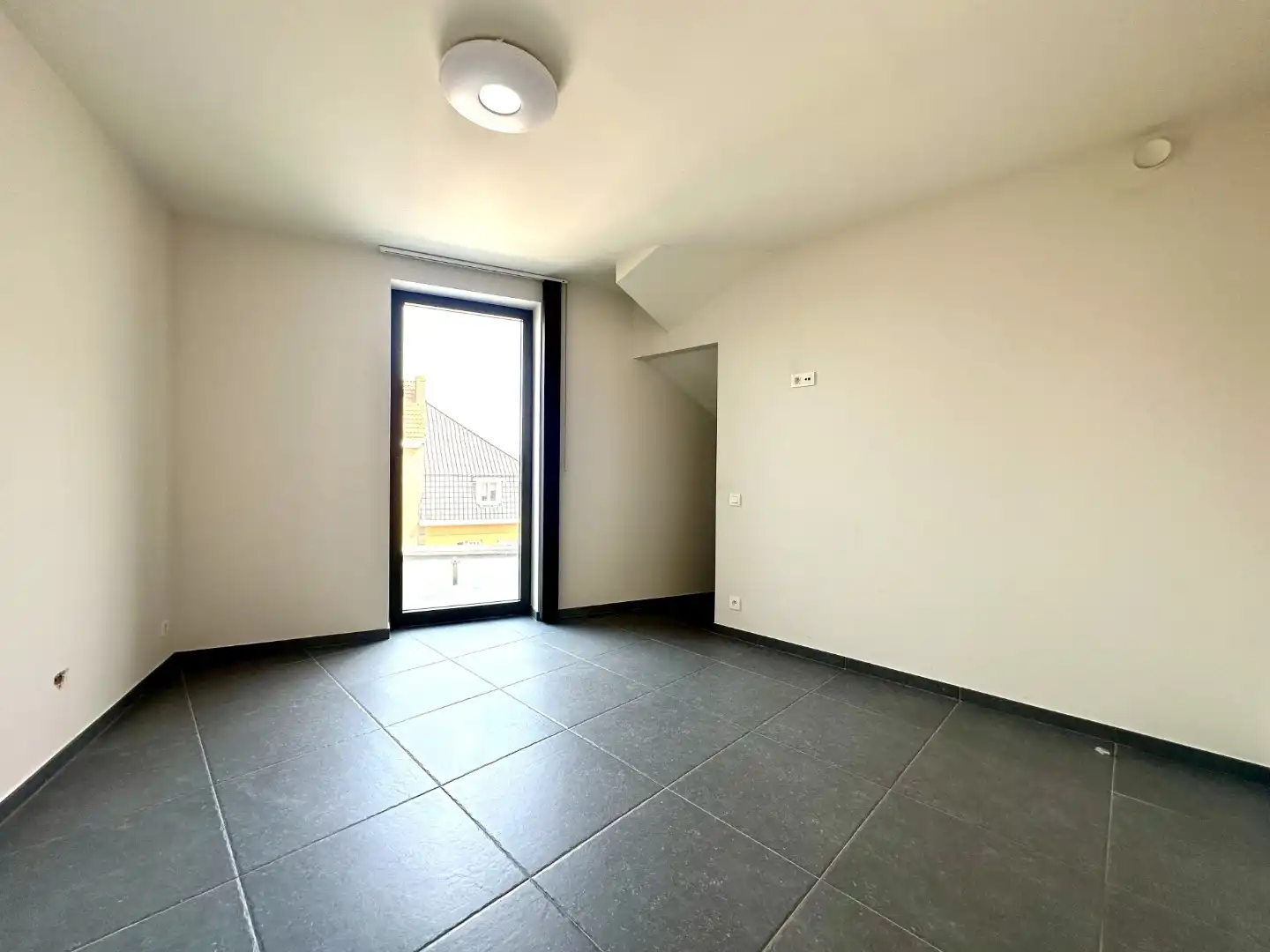 Zeer ruim appartement op goede locatie nabij de Smedenpoort foto 13