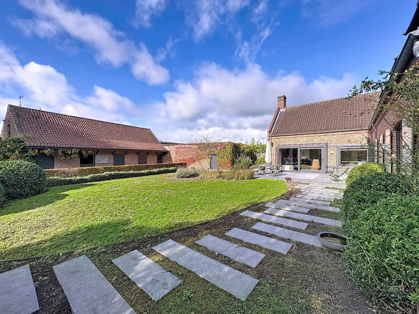 Instapklare, LANDELIJKE WONING (5 slpkms, dubbele garage, ...) met BIJGEBOUWEN (stallingen en bergplaats) te Ingelmunster. Grondopp.: 2.814m2 foto 23