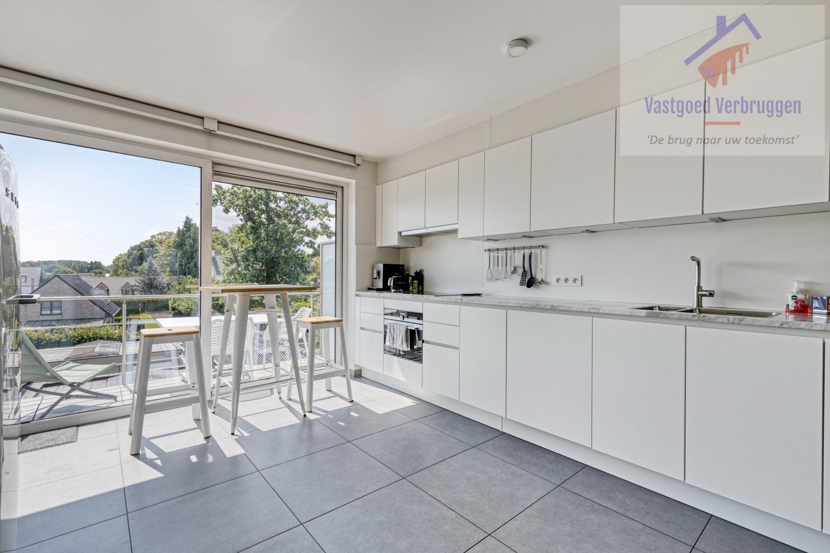 Instapklaar appartement met zuidgericht terras, zonnepanelen en topafwerking foto 2