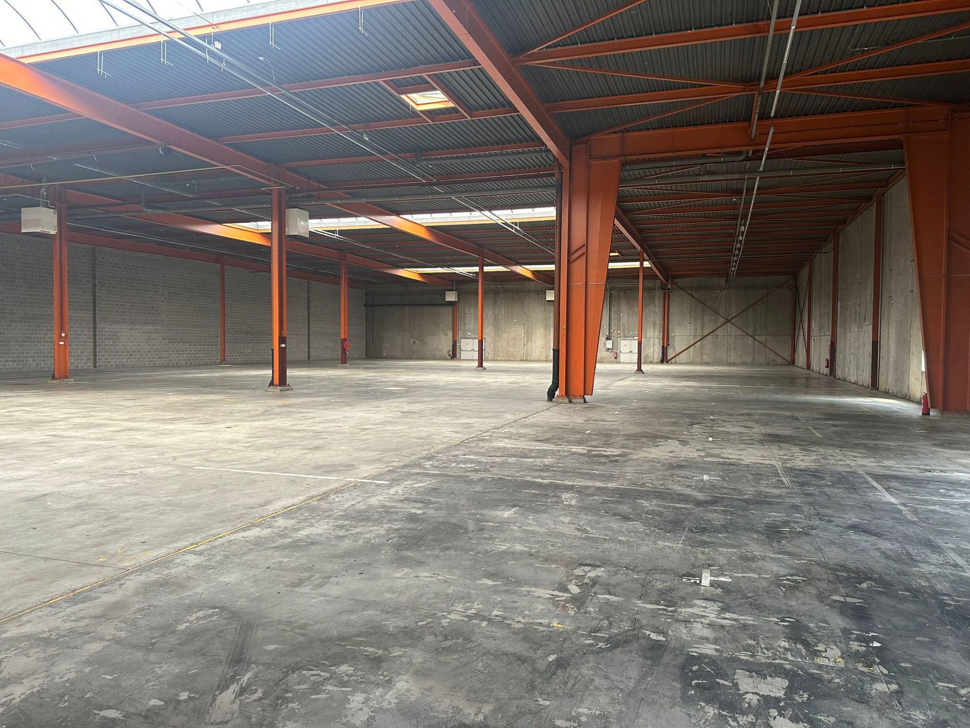Te huur Magazijnruimte Unit C met uitstekende ligging nabij E40 en luchthaven Zaventem.  foto 2