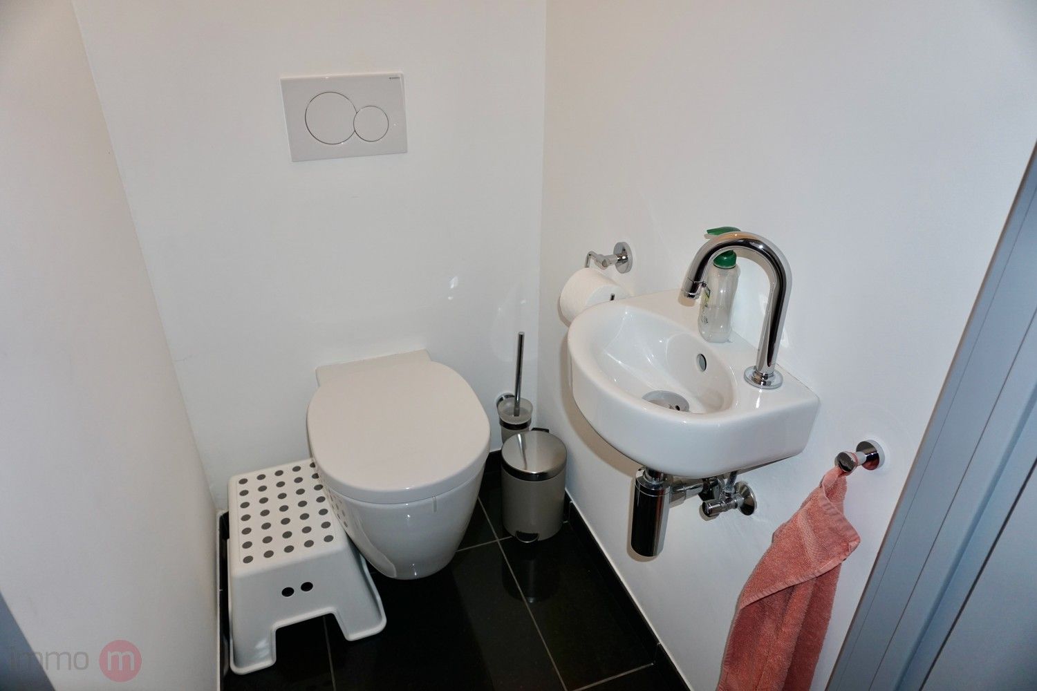 Recent goed gelegen duplexappartement met 2 slaapkamers, 3 grote terrassen en een autostaanplaats. foto 21