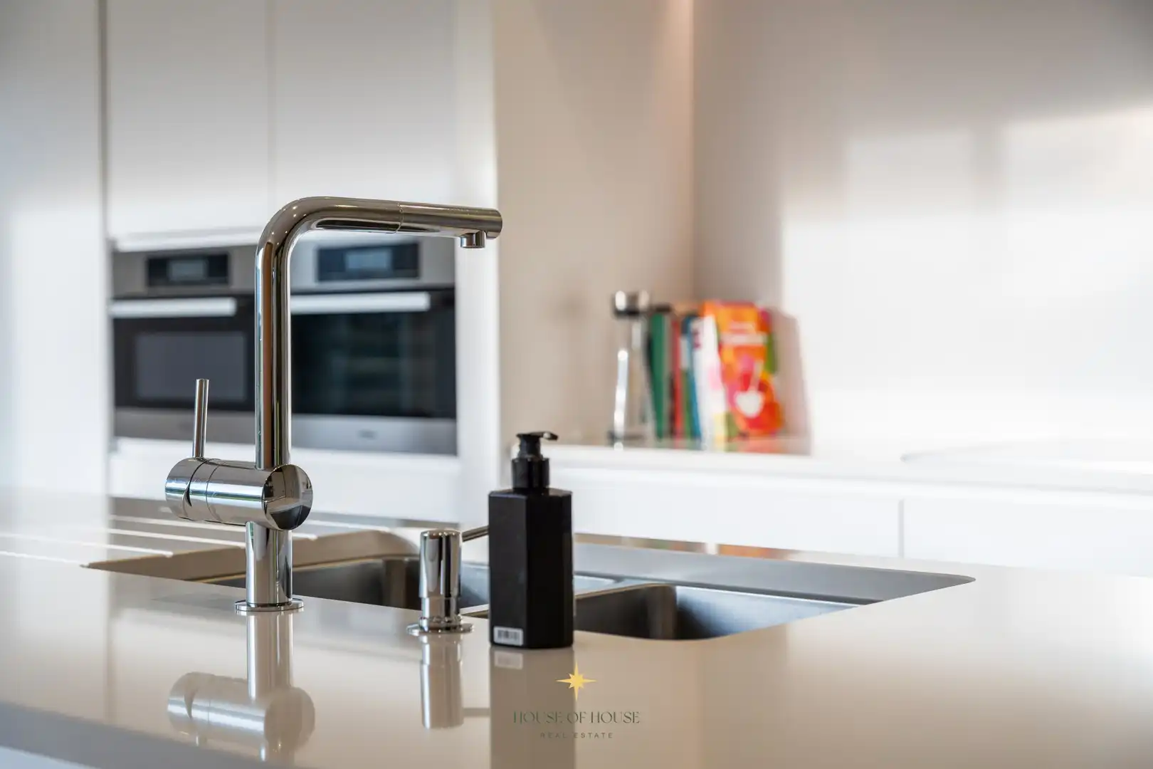 Prachtige villa met loods en serrecomplex op ± 2 HA te Laarne zonder bedrijfsovername foto 12