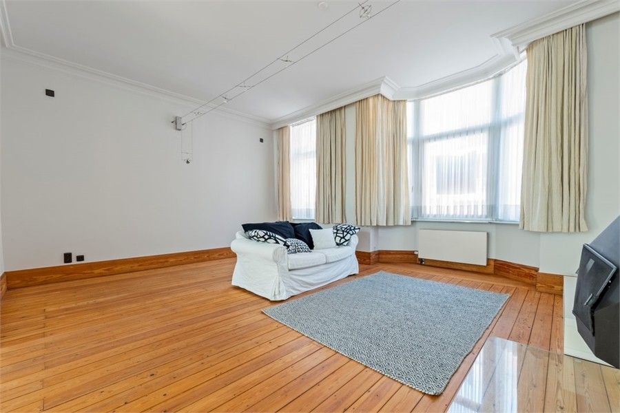 PRACHTIG HERENHUIS MET VEEL CHARME IN HET CENTRUM VAN SINT-TRUIDEN foto 13