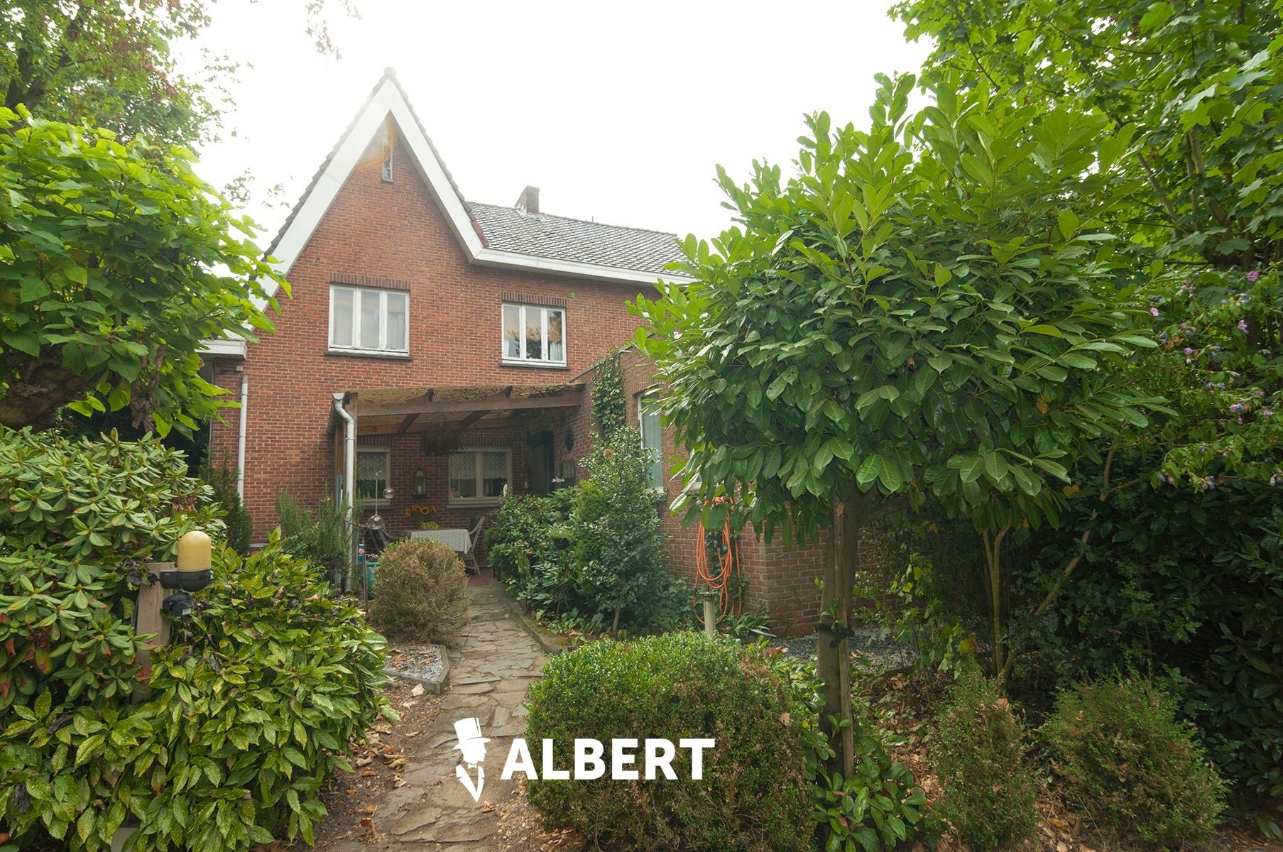 Gunstig gelegen, ruime, tijdloze woning op prachtig perceel! foto 29