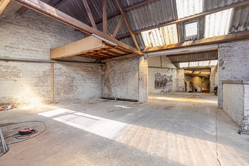Magazijn 900 m2 te huur. foto 6