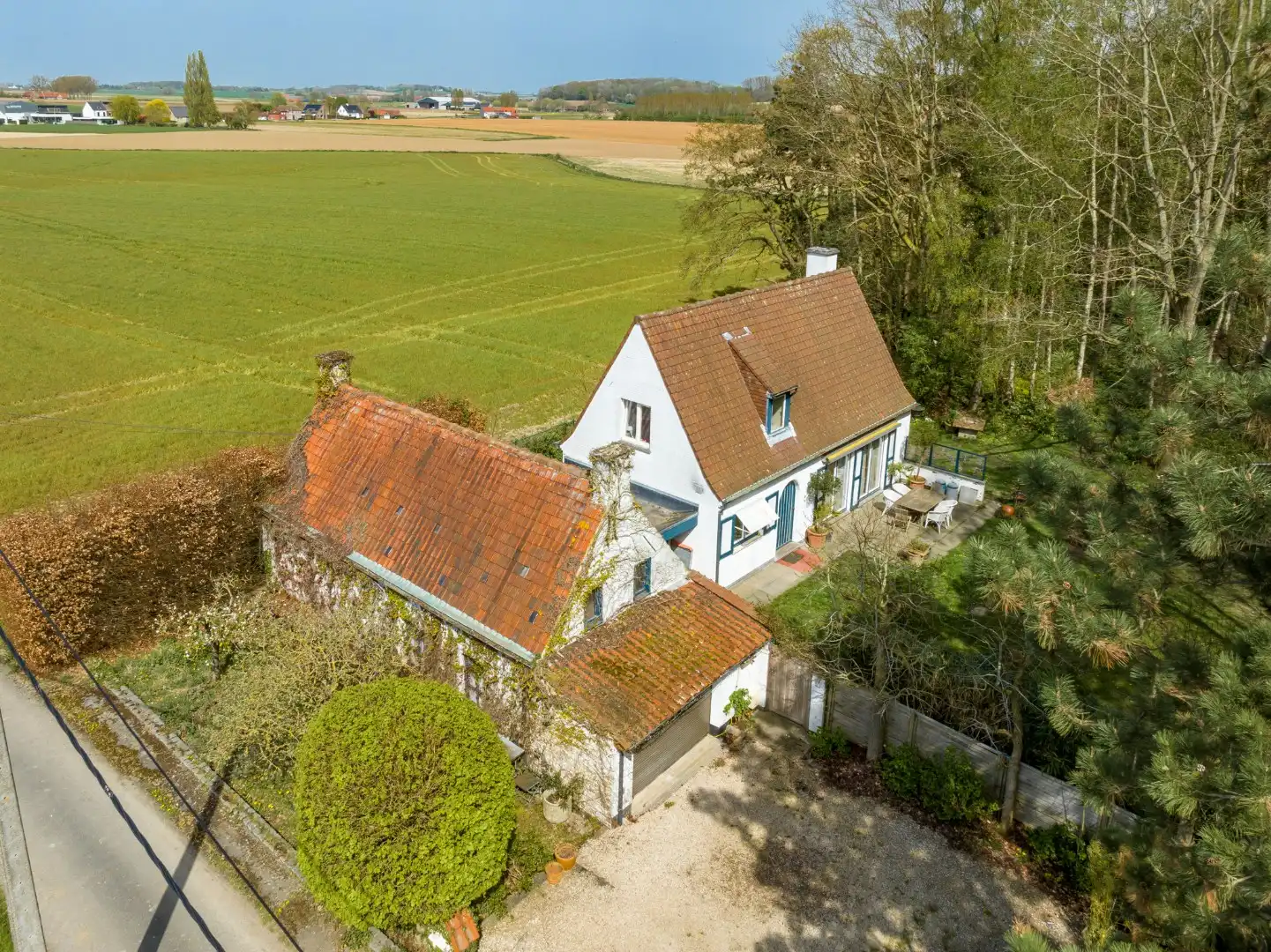 Exclusieve alleenstaande woning te koop in het idyllische en landelijke Kooigem foto 2