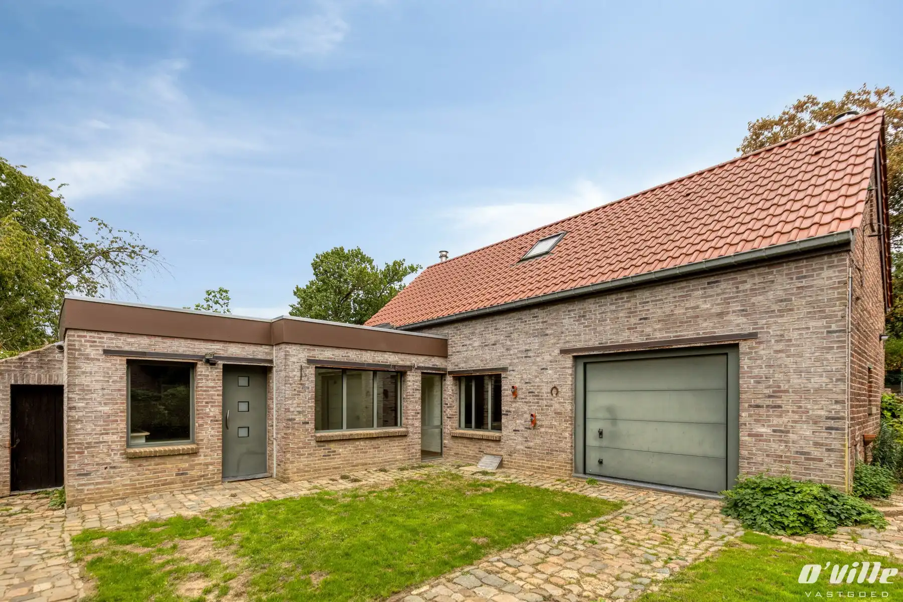 Rustig gelegen, instapklaar wonen in het groen. foto 2