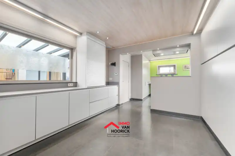 Instapklare woning met 3 slaapkamers, garage 72m² en carport 39m² !! foto 10