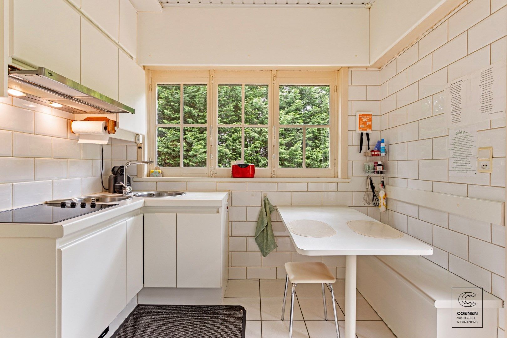 Zeer ruime te moderniseren woning, gelegen in een doodlopende wijk op een topligging te Schilde foto 12