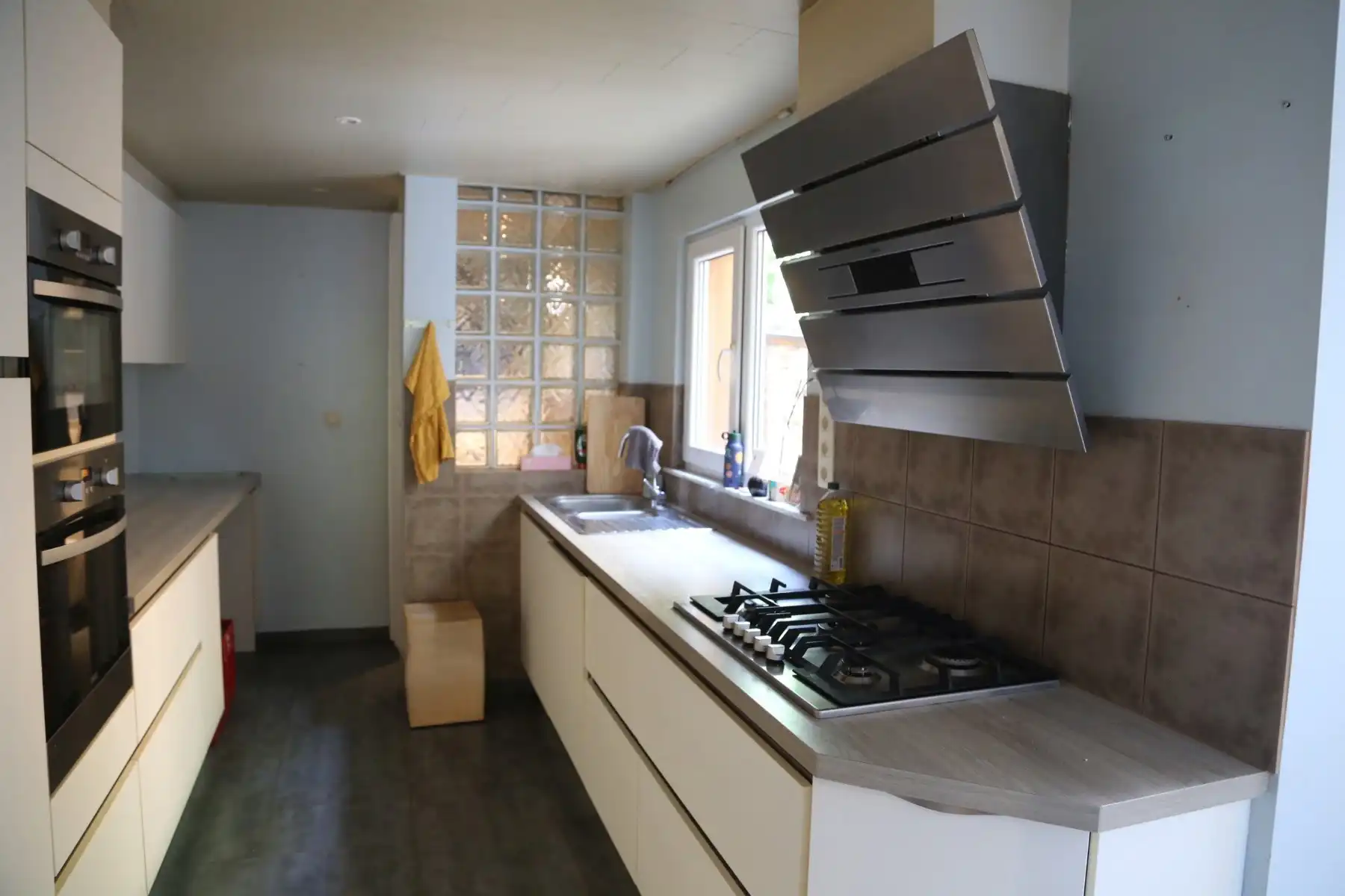 Zeer ruime woning met koer in toffe buurt! foto 3