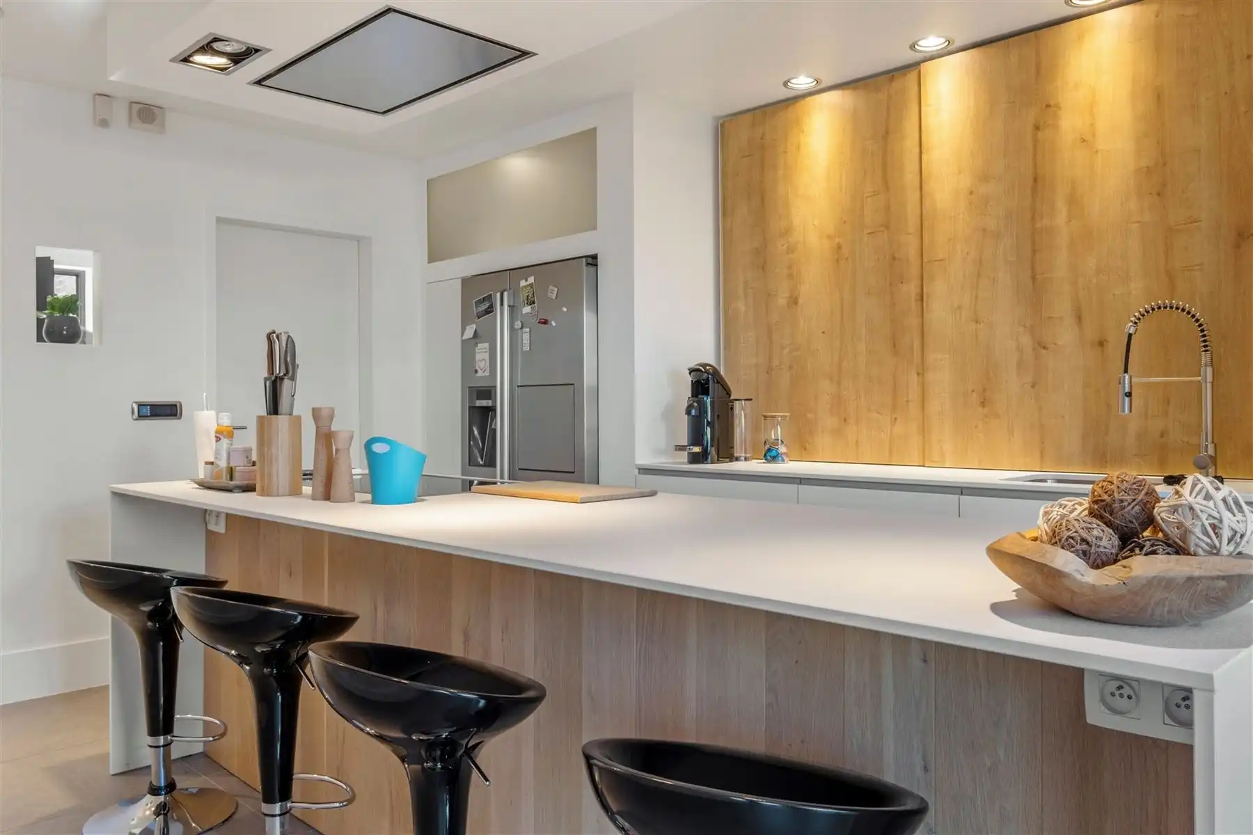 Instapklare gezinswoning met zwembad en multifunctioneel bijgebouw foto 5