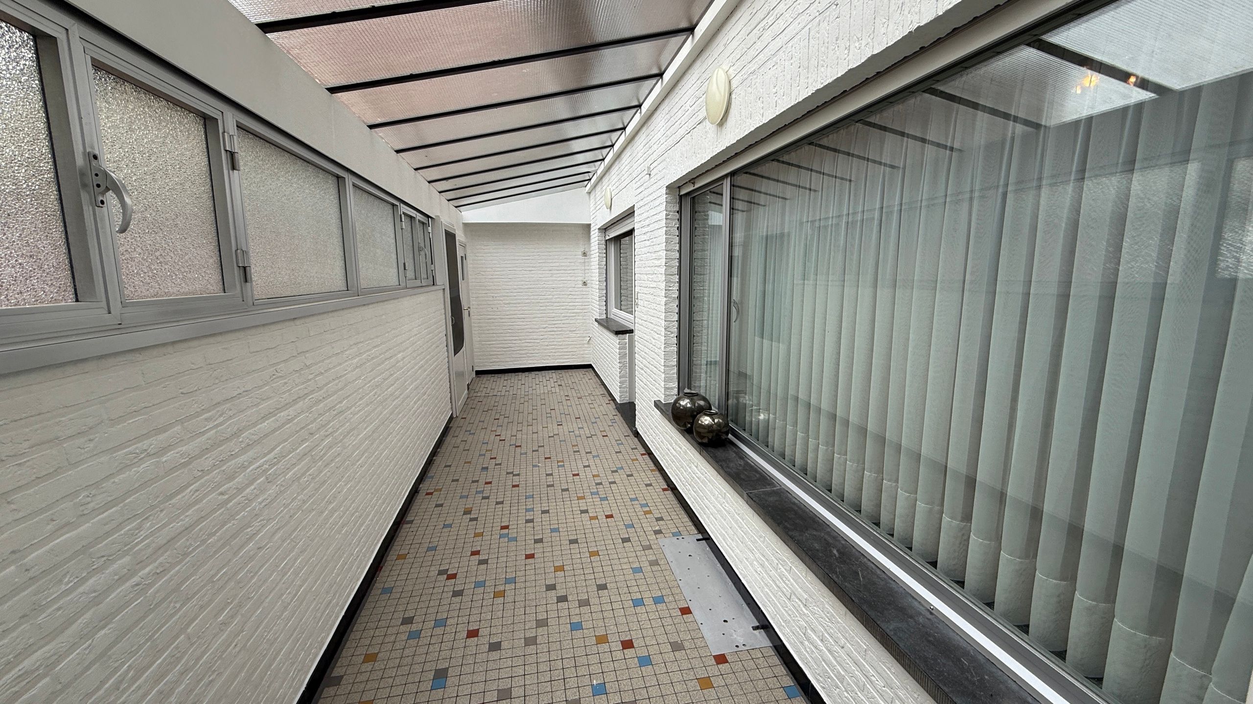 Goedgelegen woning met handelsruimte foto 8