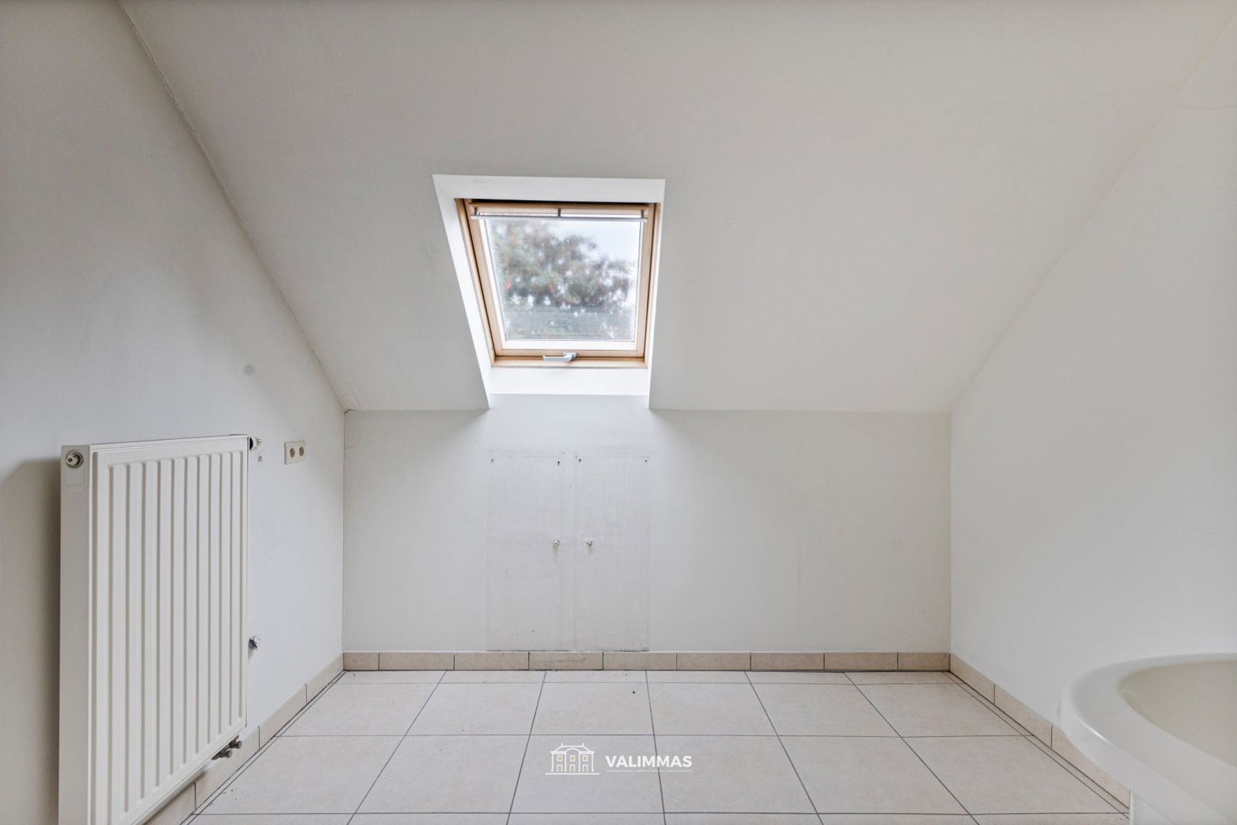 Residentieel gelegen driegevelwoning met garage, tuin...  foto 18