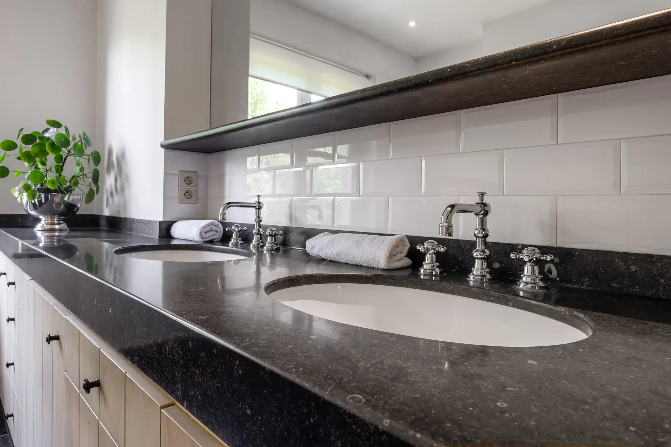 Unieke parel op royaal perceel (3.877 m²) met bouwgrond foto 34