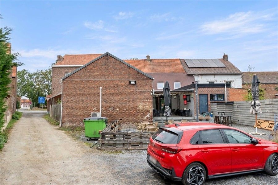 HANDELSHUIS MET PARKING OP EEN TOPLOCATIE IN LINTER foto 22