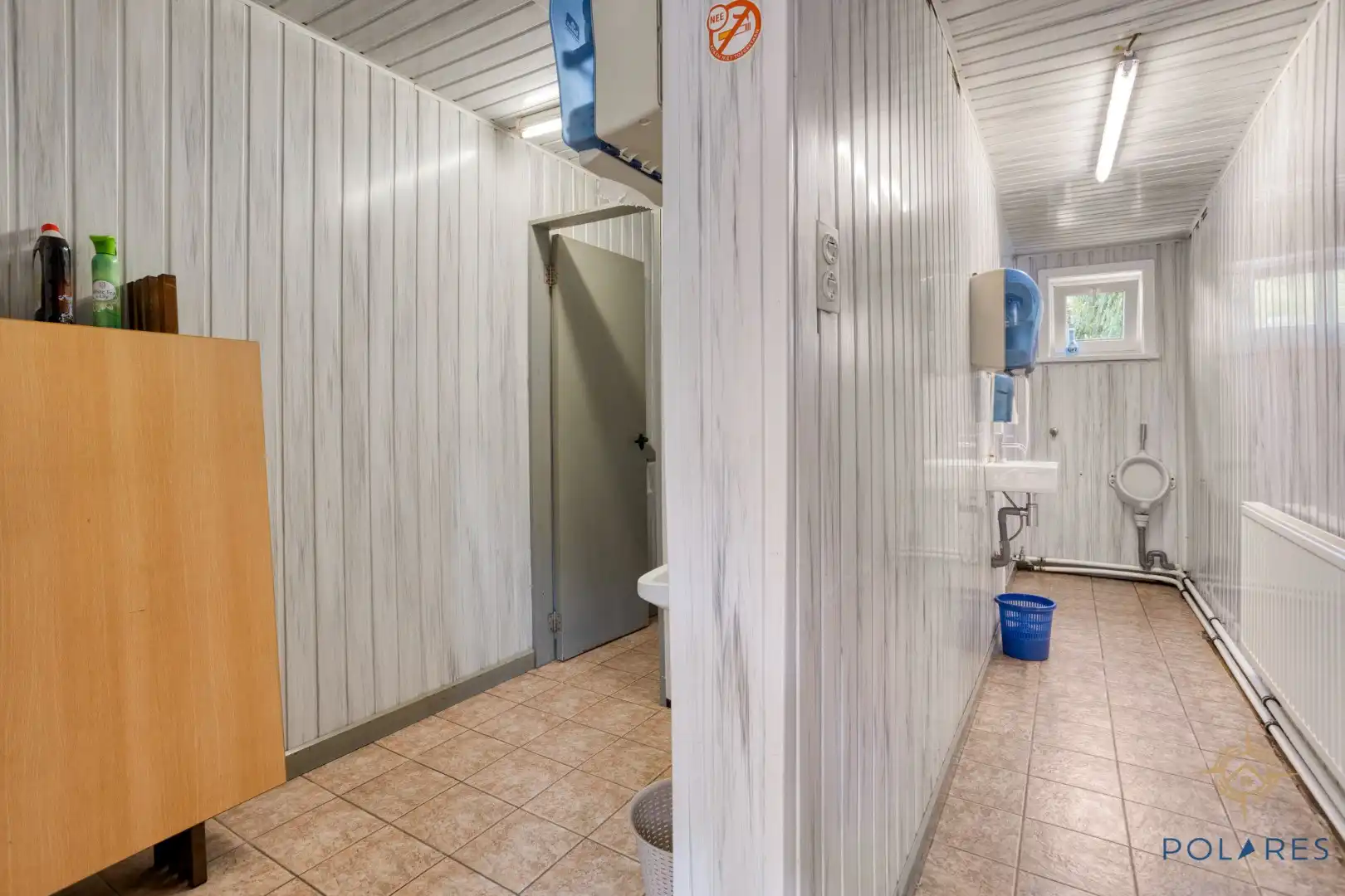 Goed gelegen taverne met woonst en grote parking foto 17