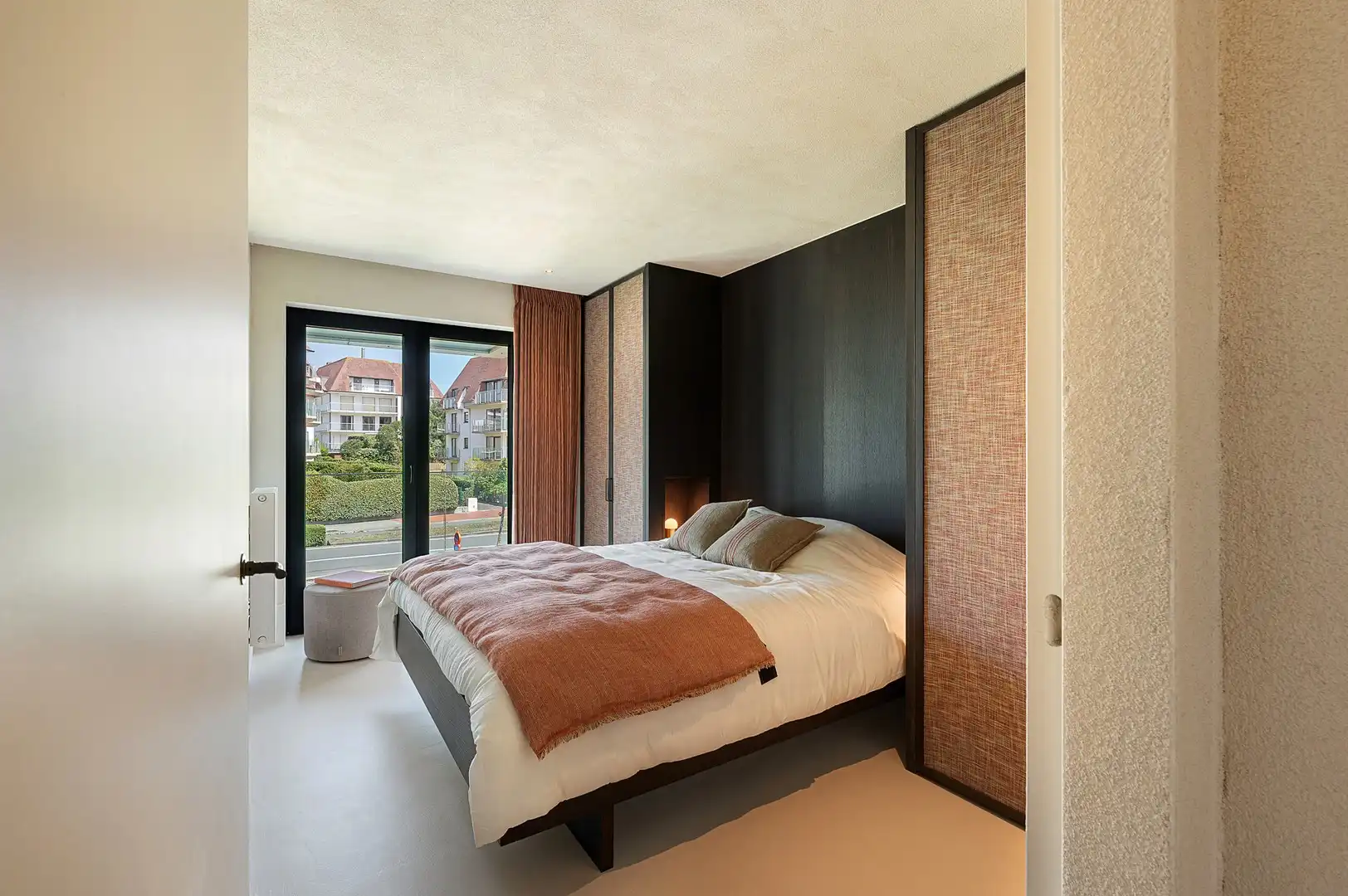 Stijlvol gerenoveerd appartement op toplocatie in het Zoute. foto 21