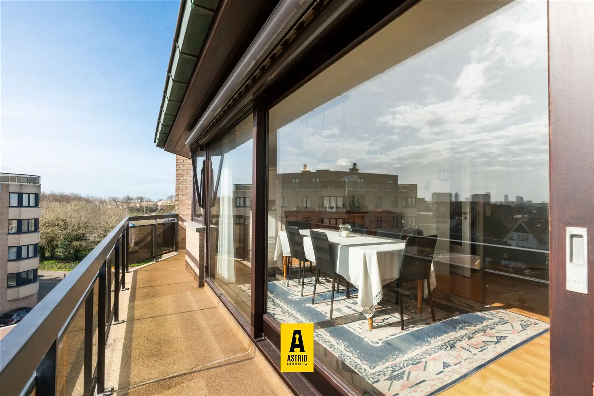 Groot zonnig appartement met vrij zicht vlakbij zee! foto 4