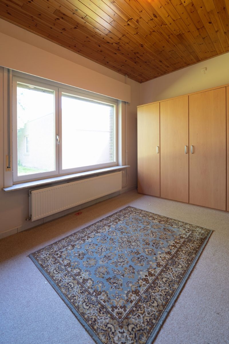 Op te frissen / te renoveren woning met tuin in residentiële buurt foto 16