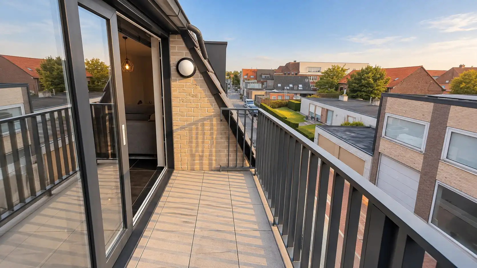 Instapklaar appartement met afzonderlijke garage en terras foto 7