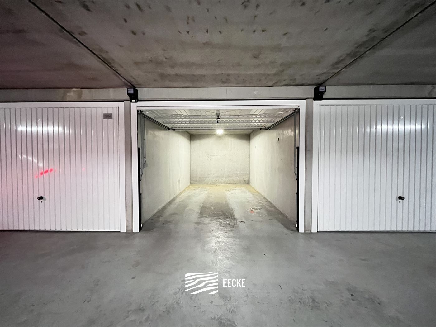 Parking/garage foto 3