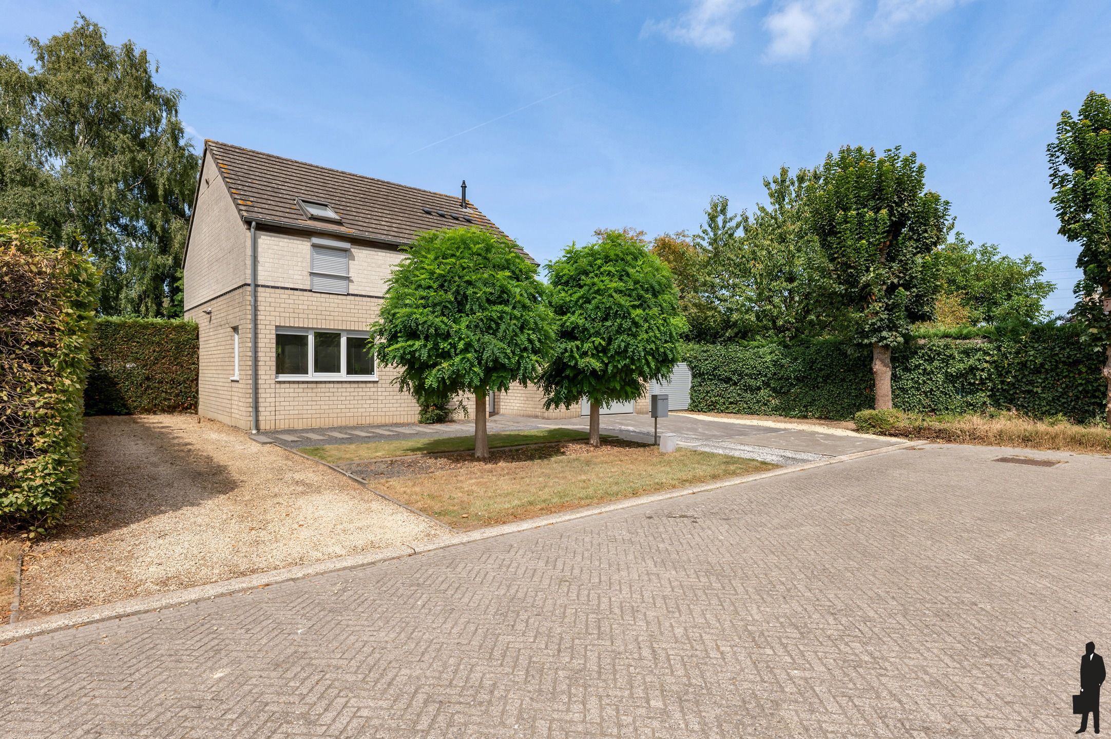 Vrijstaande woning met 3 slpks in doodlopende straat op 543 m². foto {{pictureIndex}}