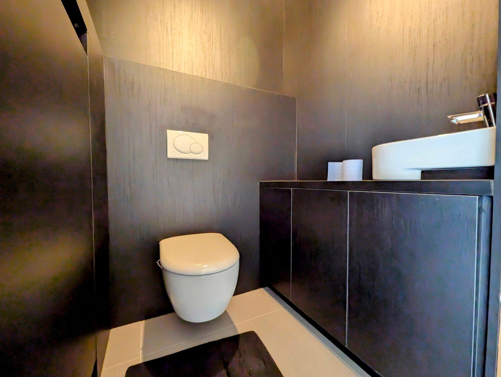 Te koop. Luxe gerenoveerde woning met wellness en garage – 4 slpks – vlakbij zee – instapklaar! foto 13