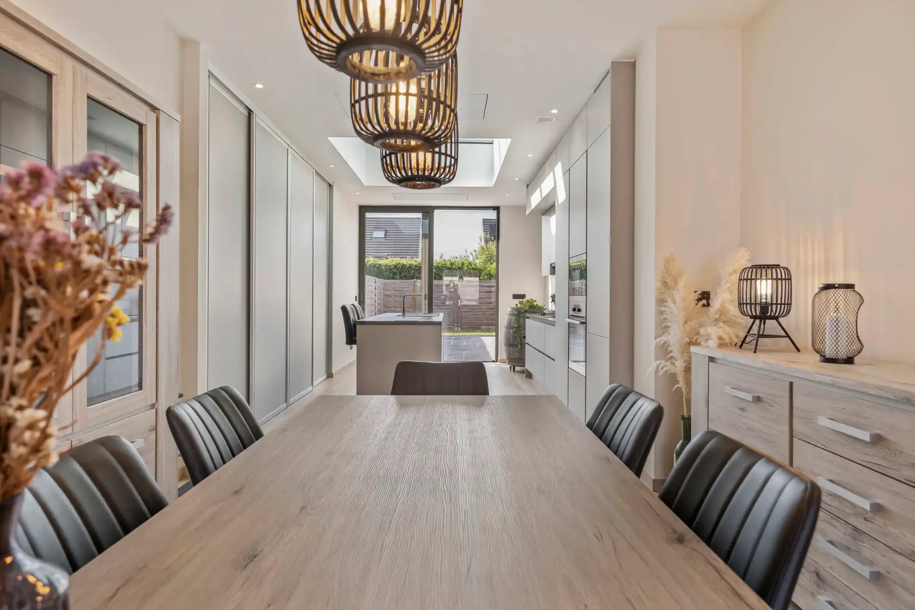 Moderne gerenoveerde woning op rustige ligging in Gistel. foto 2