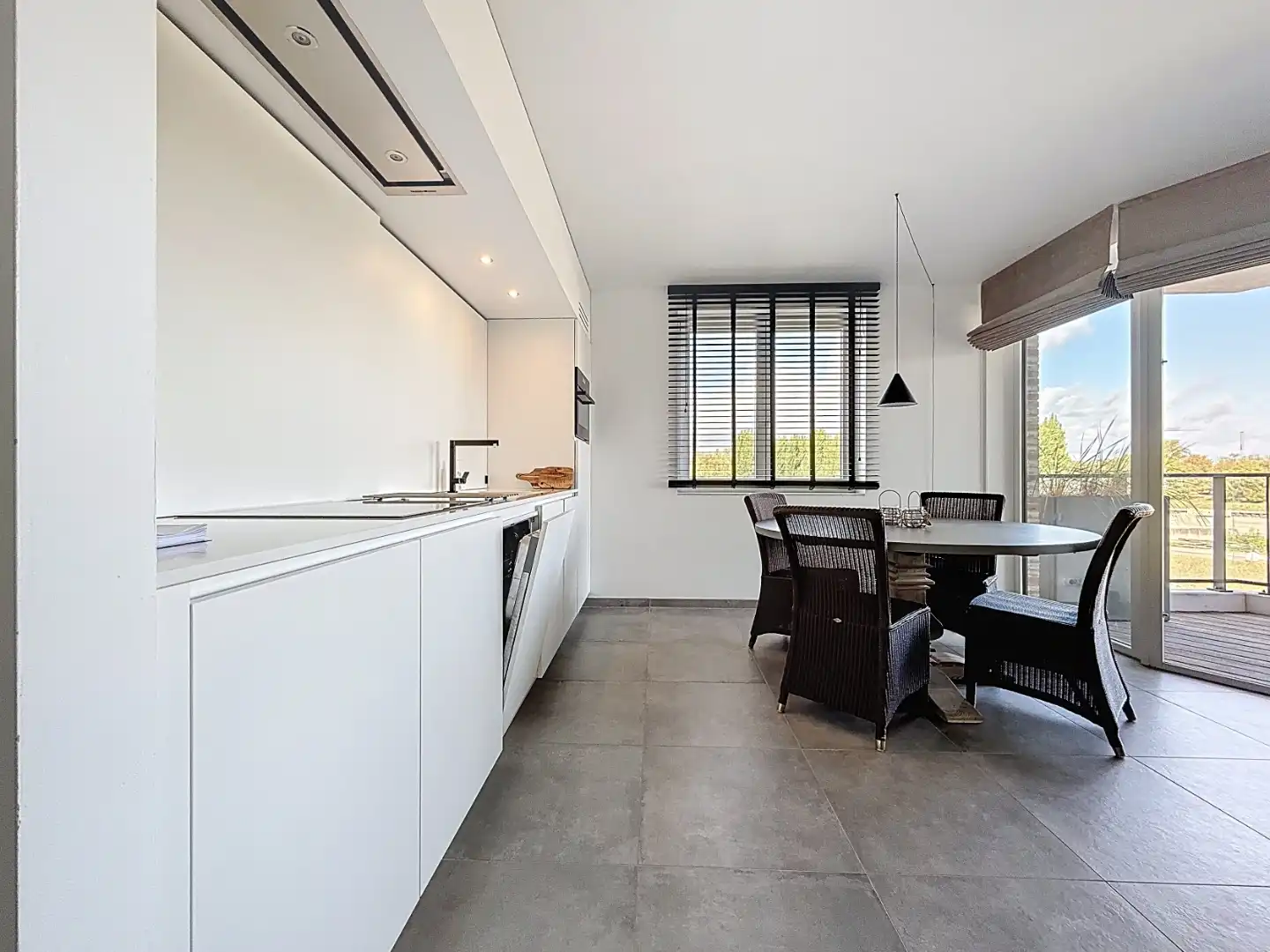 Rustig gelegen hoekappartement gelegen aan het water in Nieuwpoort-stad foto 4