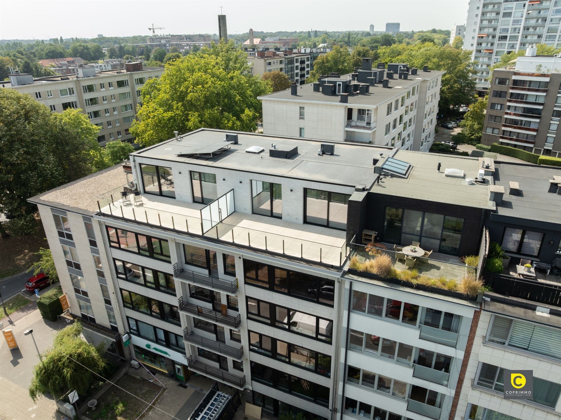 Luxueus nieuwbouw penthouse met giga terras foto {{pictureIndex}}